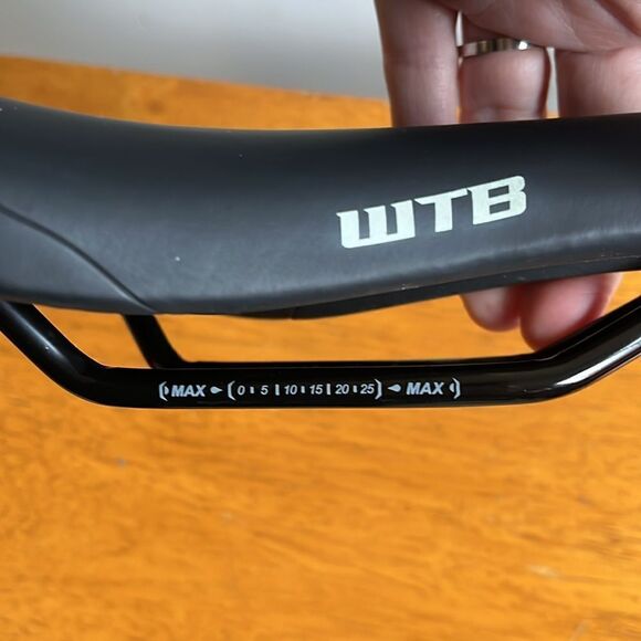 EXCELLENT CONDITION WTB VOLT BIKE SEAT - Picture 4 of 7